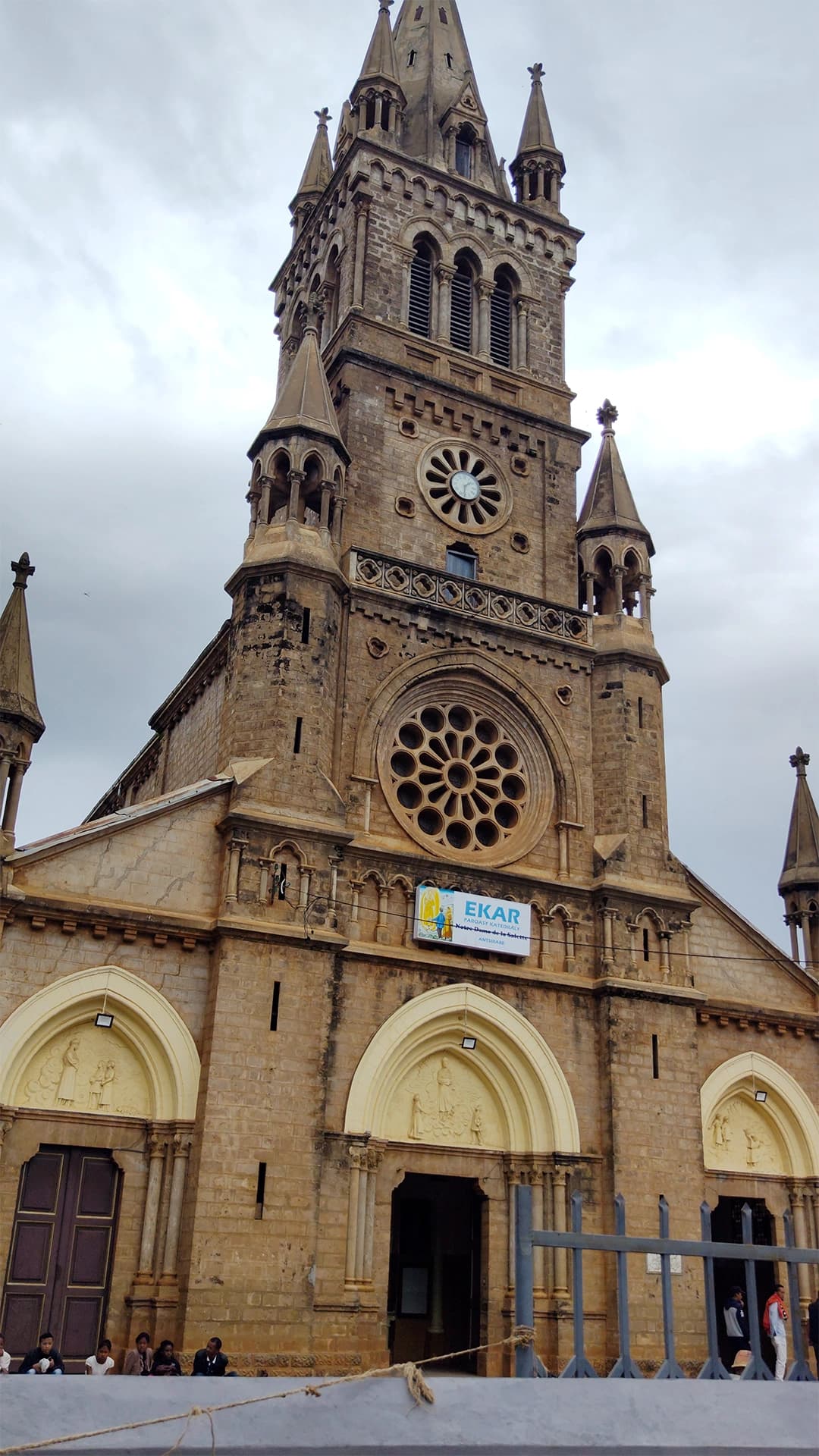 Paroasy Katedraly Notre Dame de la Salette Antsirabe